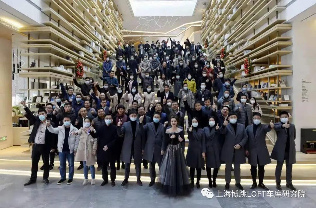 密云全国一百多人在华侨城汉口道6号参观研讨LOFT专利车库技术！